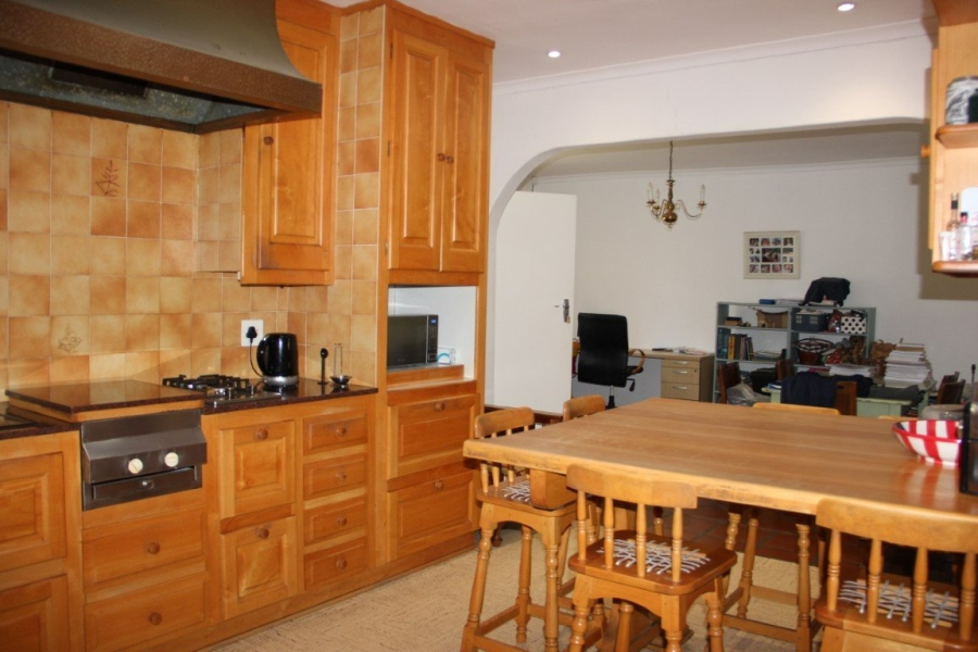 To Let 3 Bedroom Property for Rent in Golden Acre Western Cape